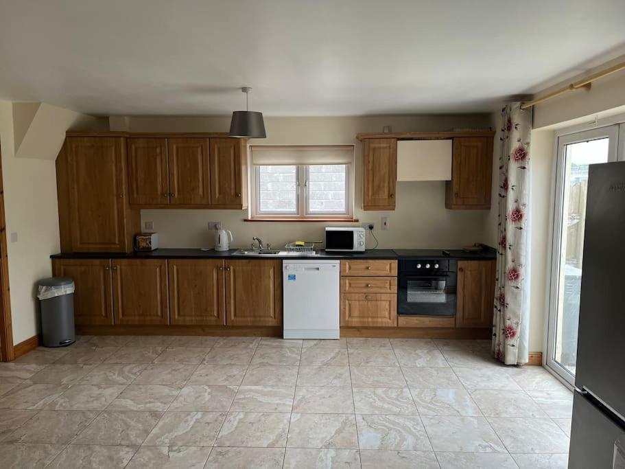 Modern 4 Bed House In Town Vila Tubbercurry Exterior foto